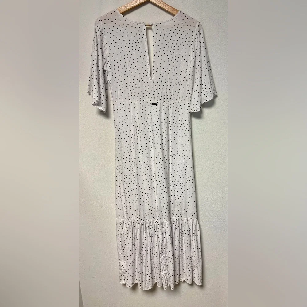 Billabong Kiss the Rain 
White & Black Polka Dot 
Maxi Boho Dress
Size Medium - Picture 8 of 9